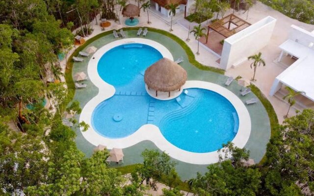 2-Bedroom Condo by the Jungle w/ Swimming pool