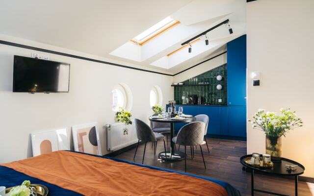 Estery12 - LoftAffair Collection