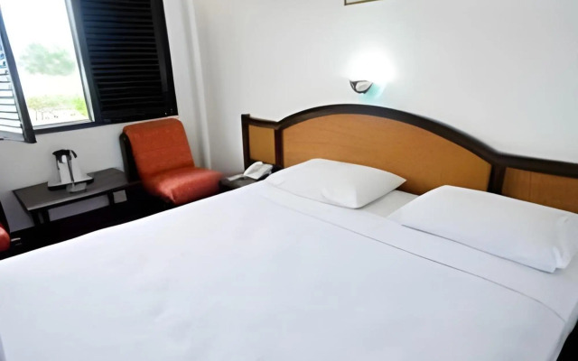 Darma Agung Beach Hotel by Airy Rooms