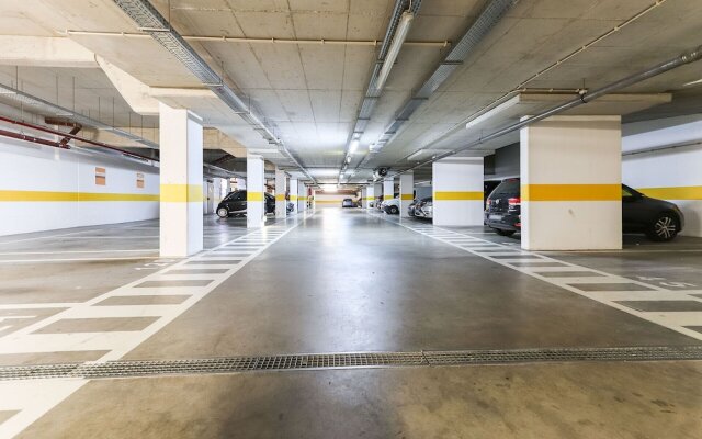 Modern & Bright Avenidas Novas II by Homing