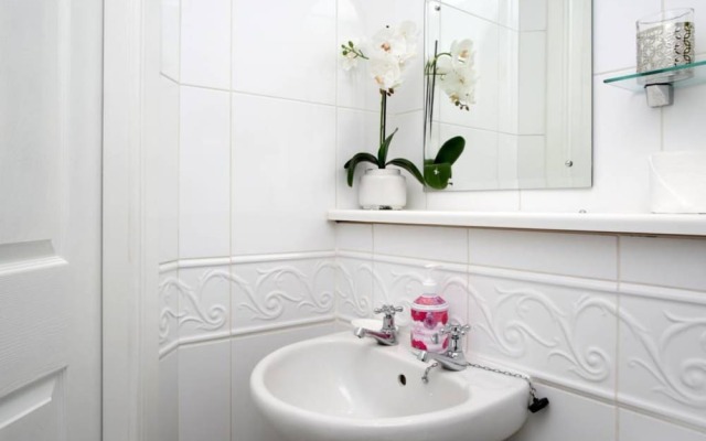 2 Bedroom Flat With Garage Parking