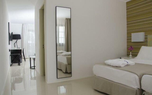 H10 White Suites