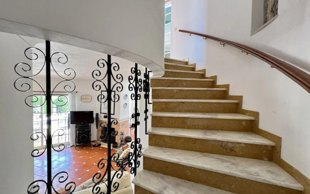 Alvor Traditional Villa by Homing