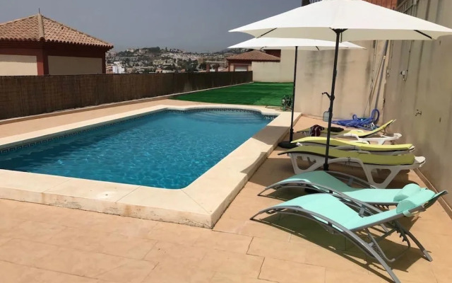 Rooms in Seafront Villa