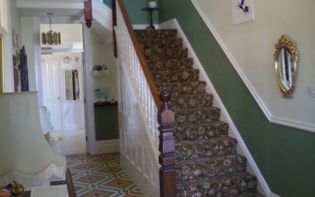 Varley House - Guest House