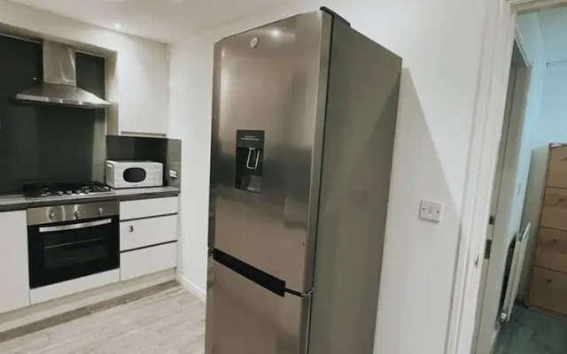 Stunning 3-bed House in Oldbury