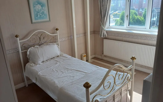 Captivating 3-bed House in Saint Helens