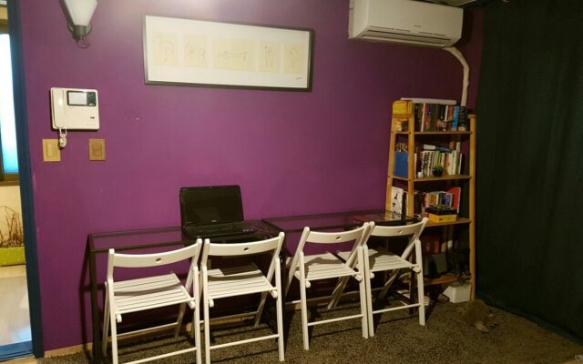 Dustin Guesthouse - Hostel