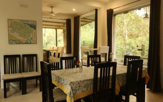 OYO HOME 85639 Cozyhome By Evanka Elite