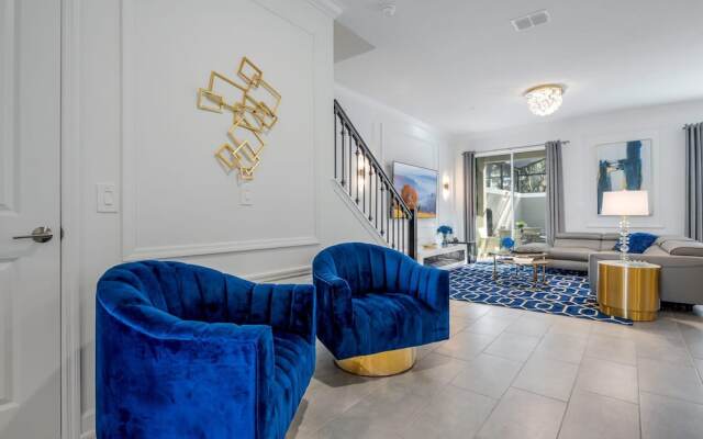 Luxury Chic Modern Home Prime Location