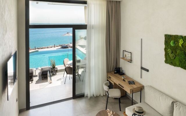 Akrotiri Olympus Luxury Suites