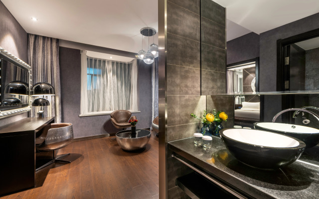 Orange Hotel  (Shanghai Hongqiao Railway Station Store)