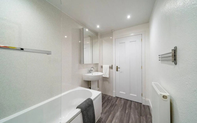 Abbotsford Apartment