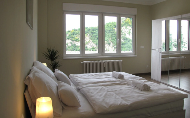 Vaci Apartment Danube