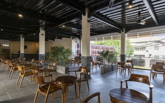 OYO 1992 China Town Hotel Bali