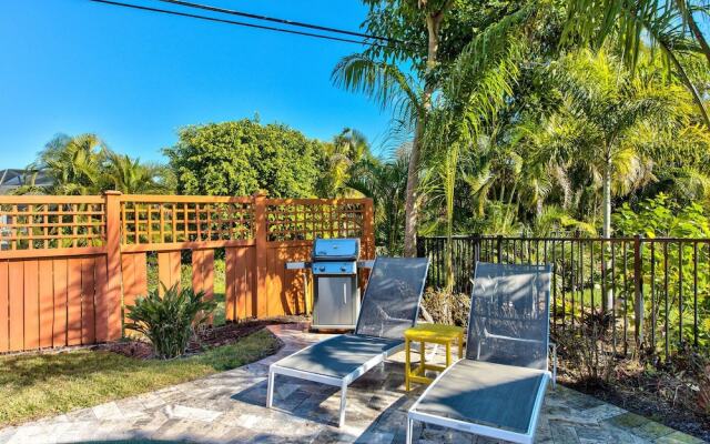 Sardinia Vacation Rental: Delightful Coastal Home near Vanderbilt Beach. Relax in a Private Pool and Spacious 4-BR Retreat with Modern Amenities. Ideal for Families. Minutes from Mercato and Local Attractions