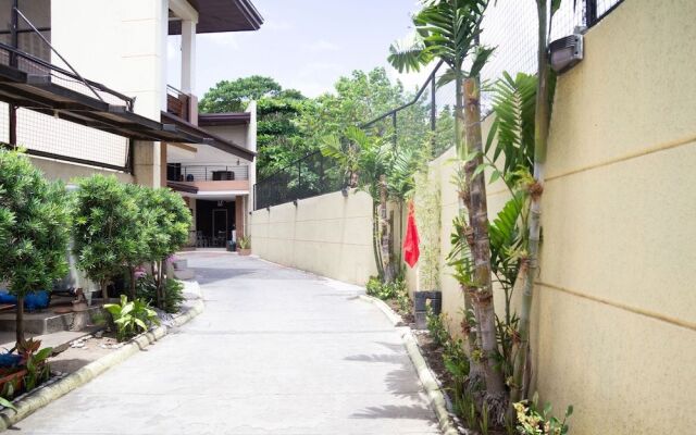 OYO 153 Monclaire Suites