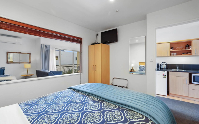 Lorenzo Motor Lodge – Guest Rooms – Christchurch