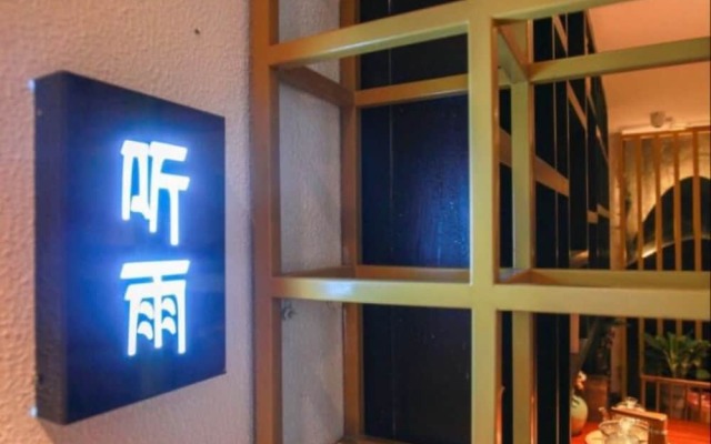 Yinlu Bedroom Fenghuang Hongqiao Shop