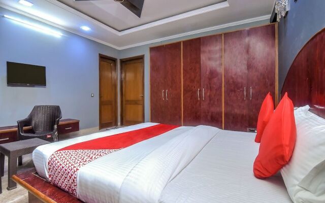 OYO 18254 Glorious Stayz