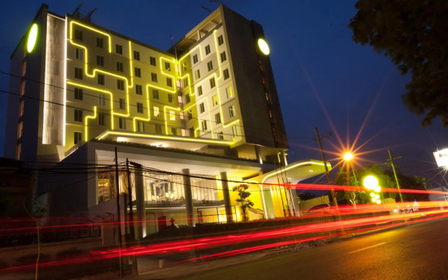 YELLO Hotel Jemursari Surabaya