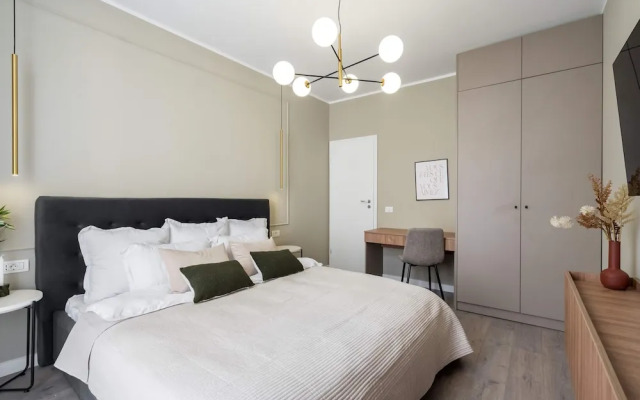 Gorgeous 2BR Condos Steps from Old Town