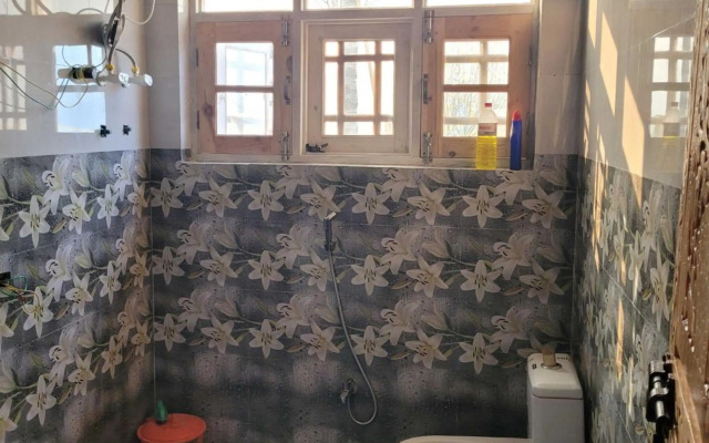 POP 92683 Tabasum Homestay