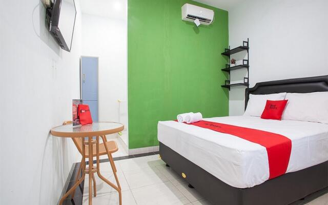 RedDoorz Syariah near DBL Arena 2