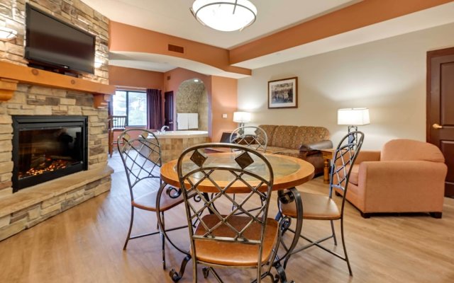 Wisconsin Dells Resort Condo w/ Fireplace!