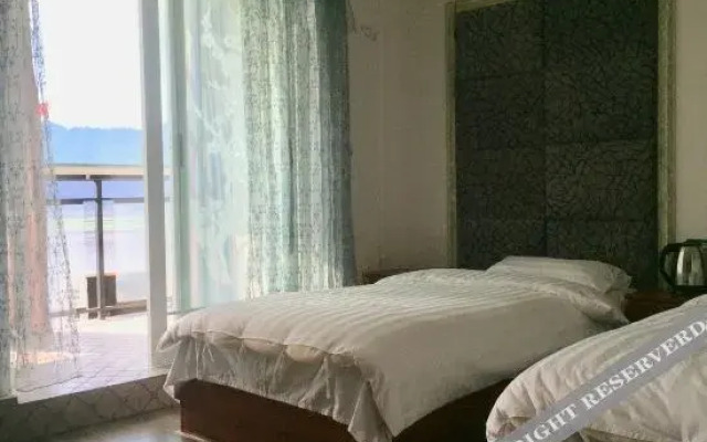No. 12 Business Hotel