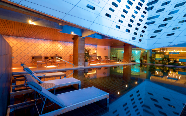 LiT BANGKOK Hotel