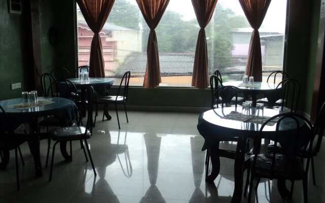 Vinoth Sri Hotel