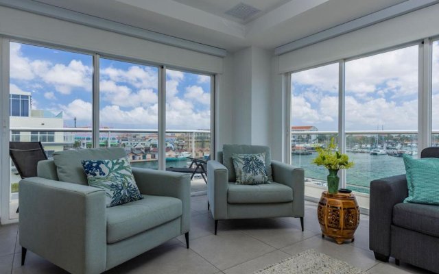 Magnificent 2 Bedroom corner condo with THE VIEW