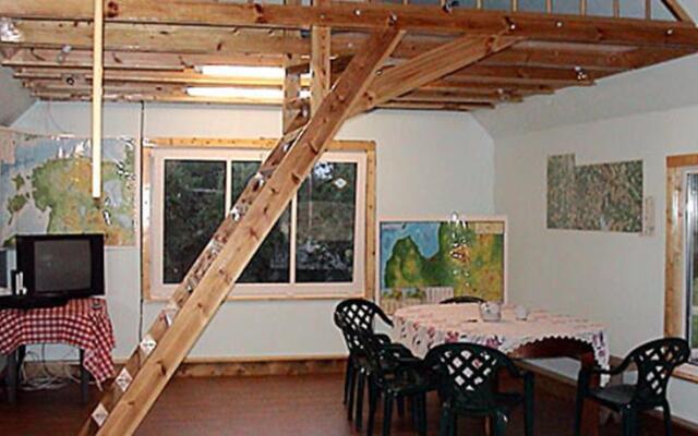 Livonia Holiday House