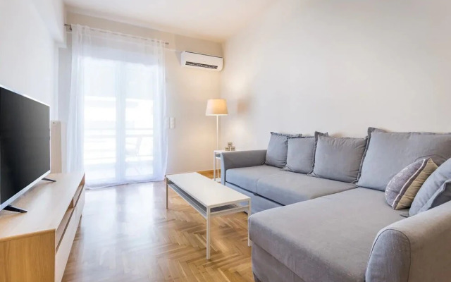 2 bedroom apartment near the Metro