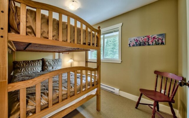 Pineview Lodge by Bear Country