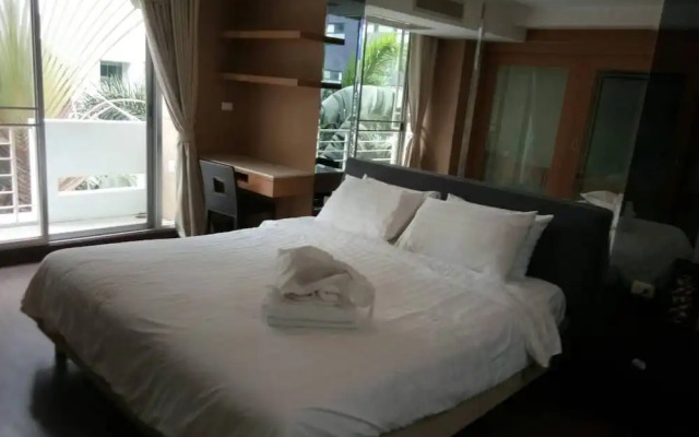 4B - 2 Bedroom Downtown Apartment With Shared Pool