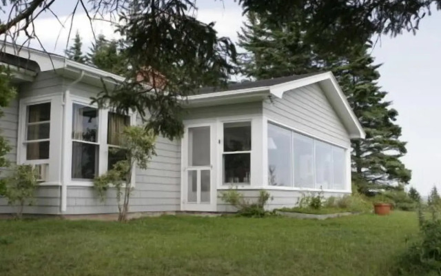 Hollyday Cove Cottage