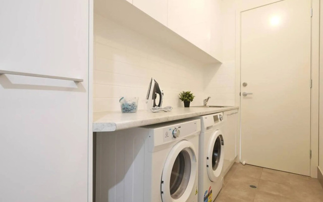 No Stairs Dbl Garage Aircon Woodville North