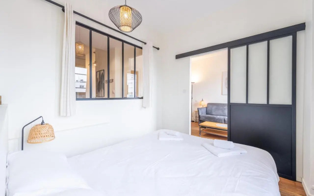 Pretty 2 rooms in the city center
