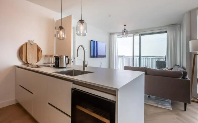 Spacious Waterfront Apartment