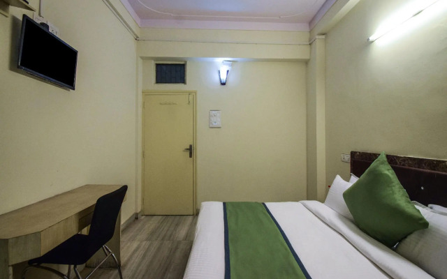 OYO 15212 Hotel Seema