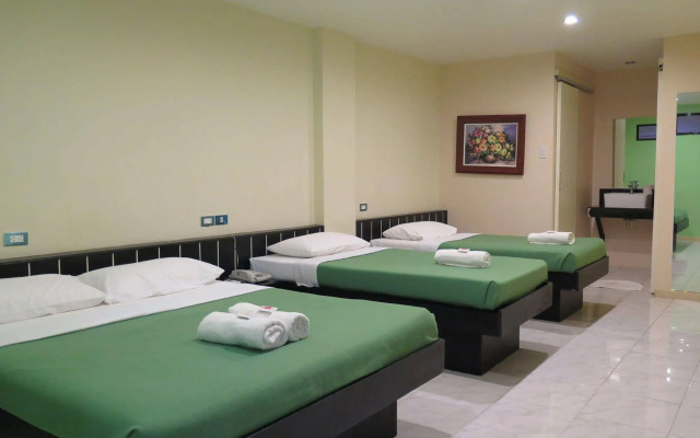 Royale House Hotel Davao powered by Cocotel
