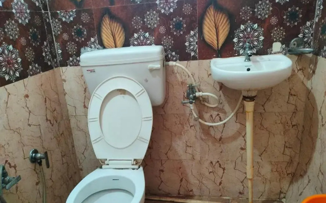 Shri Hari Residency by OYO Rooms