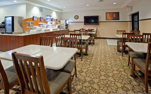 Holiday Inn Express Hotel & Suites St. Paul-Woodbury by IHG
