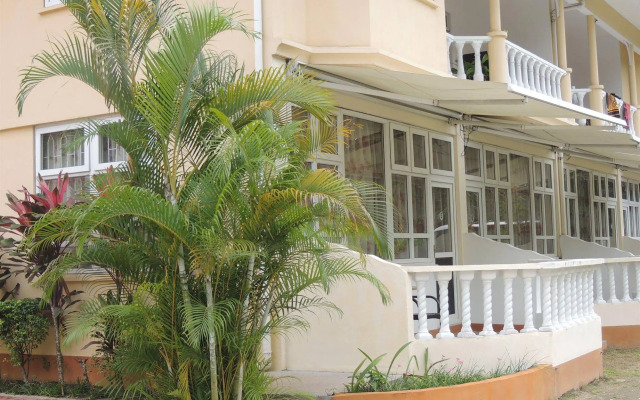 Reef Holiday Apartments