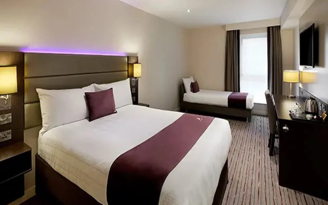 Premier Inn Castleford (Xscape, M62, Jct 32)
