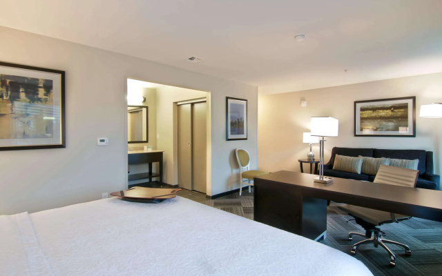 Hampton Inn & Suites Bellevue Downtown-Seattle