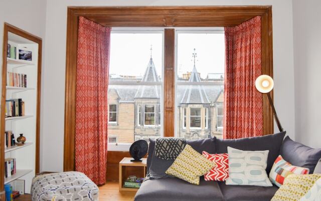 2 Bedroom Apartment in Edinburgh With Views