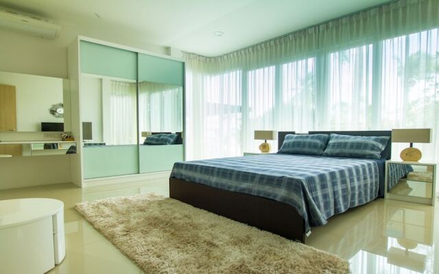 Luxury 5br Pool Villa and Sport Center